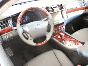 LS600hl内饰豪华。
