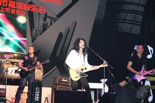 迪克牛仔现场激情演唱