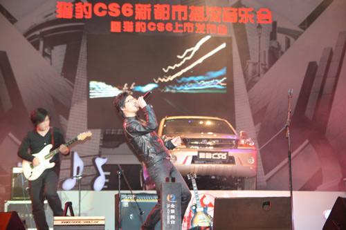 汪峰现场激情演唱