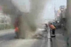 视频：实拍上海公交车自燃