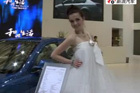 视频：2009上海车展-上海大众白裙模特