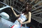 视频：2009上海车展-吊带短裙白衣模特