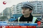 视频：汽油撒路上多辆车滑倒