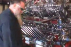 视频：登峰造极 V形24气缸柴油机