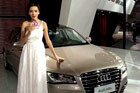 视频：车模王希维演绎高贵奥迪A8L