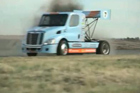 视频：巨型卡车也玩漂移？