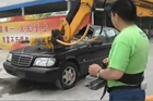 视频：陈光标南京当众砸奔驰 呼吁汽油提价五成