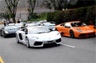 视频：豪车排队打酱油 8辆兰博基尼齐上街