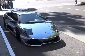 视频：街头博眼球高手 通体镜面兰博基尼
