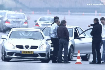 视频：极速提升 体验国外奔驰AMG驾驶学院