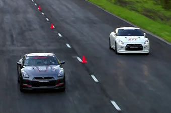 视频：火花四溅 改装战神GT-R内战！