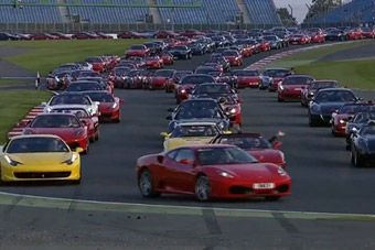 视频：七十七分之一 街拍阿斯顿马丁one 77