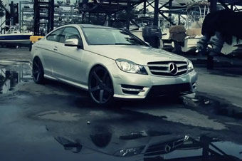 视频：奔驰C级双雄爆改VOSSEN轮毂