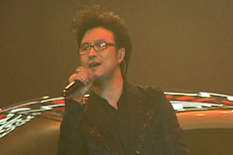 视频：汪峰助唱2013款大众甲壳虫上市