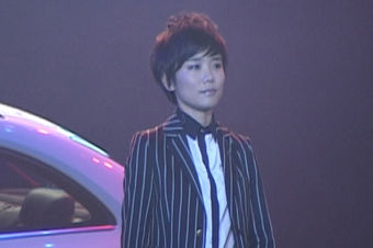 视频：歌手许飞献唱甲壳虫上市发布会