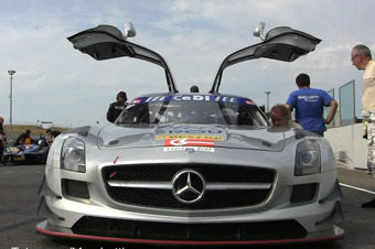 视频：奔驰SLS AMG GT3赛车狂飙怒吼