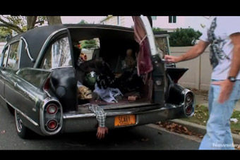 视频：胆小者勿入！万圣节老外装饰恐怖汽车