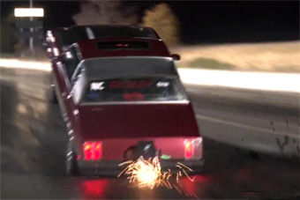 视频：飙车起步太猛 抬头又托底