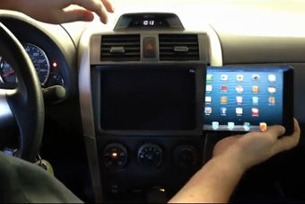 视频：老外牛人用ipad mini改装汽车中控