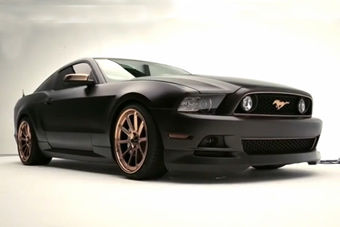 视频：闻车识女人 娘子军上阵打造福特野马GT