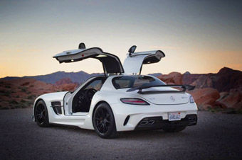 视频：2013款奔驰SLS AMG黑色版亮相