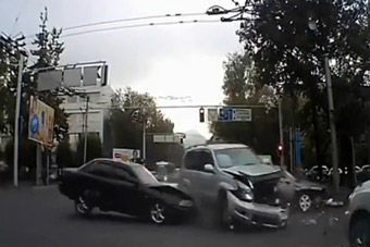 视频：珍爱生命 安全驾驶！俄罗斯车祸汇总视频