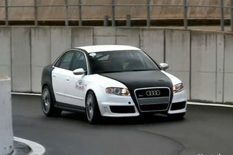 视频：“阴阳脸”黑白色涂装奥迪RS4赛道嘶吼