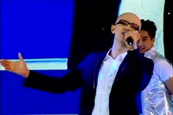 视频：中国好声音选手平安 现身广州车展并献唱福特展台