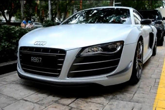 视频：想低调都难！新加坡实拍哑光灰奥迪R8 GT