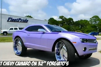 视频：就是这么横！科迈罗改装32寸巨型脚