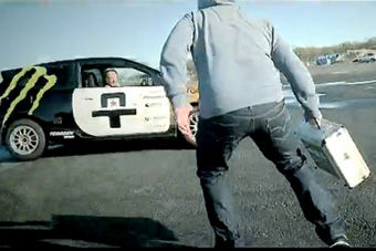 视频：太岁头上动土！高手漂移抓毛贼