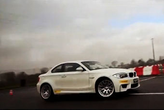 视频：想玩的帅就得横着走！宝马1M漂移