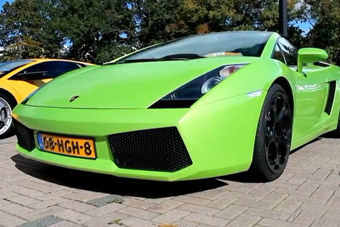 视频：超级绿牛 盖拉多Spyder咆哮过街