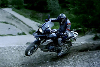 视频：性能摩托！全新2013宝马R 1200 GS