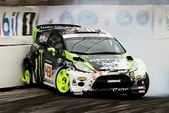 视频：漂移玩到轮胎飞 大师漂的够豪放！