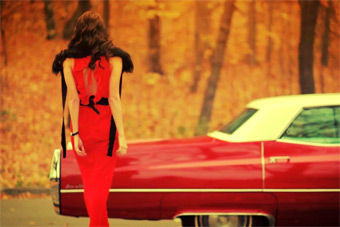 视频：红唇诱惑—白富美与复古凯迪擦出激情火花