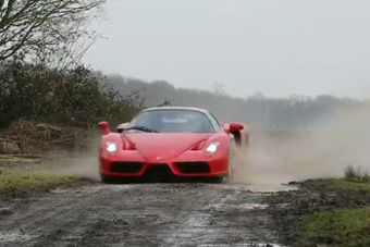 视频：暴殄天物！法拉利ENZO玩WRC