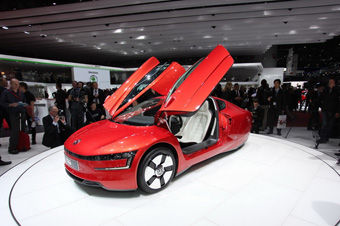 视频：百公里1升油 大众XL1亮相日内瓦