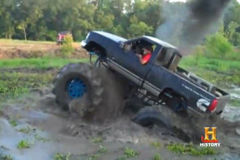 视频：很强很暴力！变态改装越野