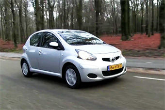 视频：一直被模仿！海外试驾丰田Aygo