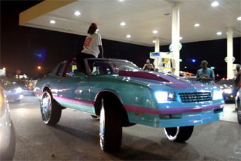 视频：实在太浮夸！国外加油站实拍牛人改装