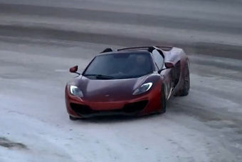 视频：迈凯轮12C敞篷版上演激情山路滑雪