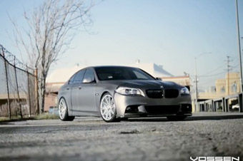 视频：宝马F10改装vossen20寸大脚