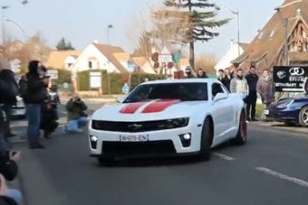 视频：科迈罗 SS暴力嘶吼 呼啸过街