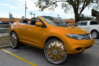 视频：炫到惊人了！老外玩太空步轮毂改装