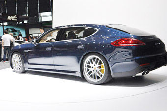 视频：上海车展保时捷panamera长轴版实拍