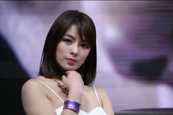 视频：上海车展必看车模之东风起亚展台模特