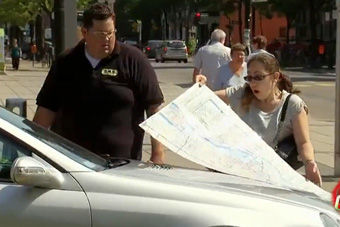 视频：这车真不是我弄的！好心指路人被恶搞