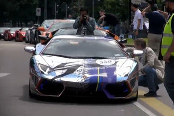 视频：兰博50周年庆典 镜面Aventador出街