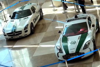 视频：就是不差钱！迪拜超跑警车展示